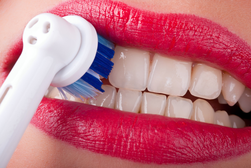 Elektrische Zahnbürsten verbessern das Putzeregebnis